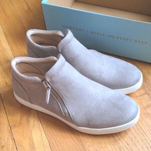 NIB Life Stride Eden Zip Sneakers